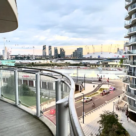 London Excel Cosy Apartment With Balcony & River View Close To O2 Arena, Cable Car, City Hall